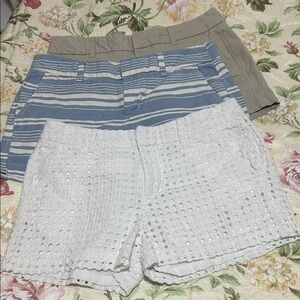 KHAKIS by GAP CITY 3” shorts .
